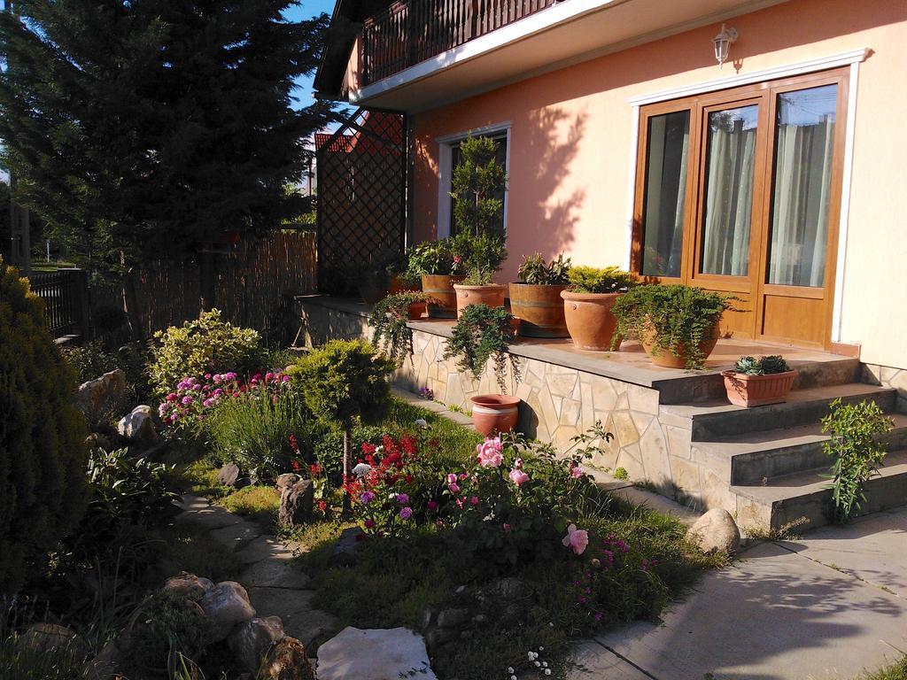 Valentin Vendeghaz Hotel Balatonlelle Ngoại thất bức ảnh