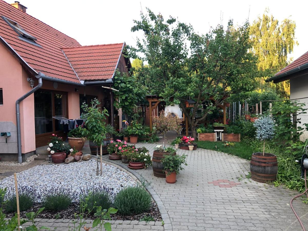 Valentin Vendeghaz Hotel Balatonlelle Ngoại thất bức ảnh